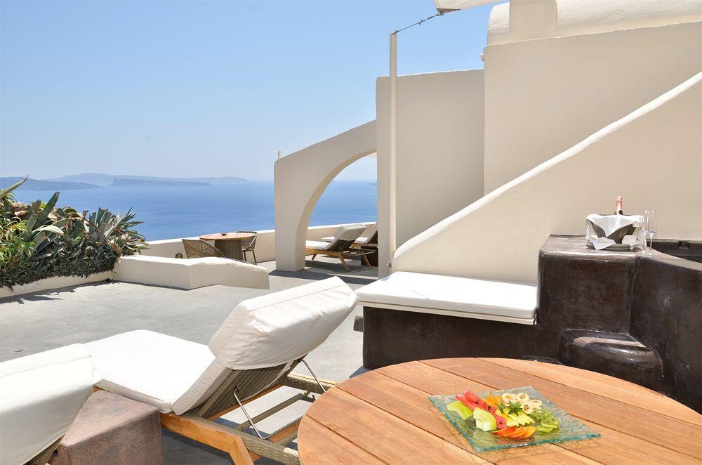 16 * Oia