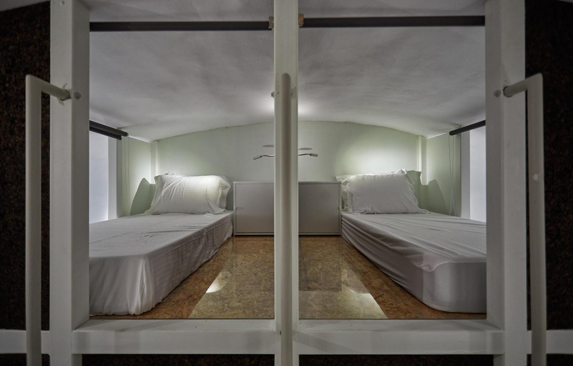 16 Hostel Oia